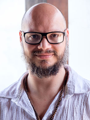 Terapeuta Fabio Neves Massagem Tantrica Bioenergetica Yoga Massagem Ayurvedica Cursos de Massagem Yoni Massagem